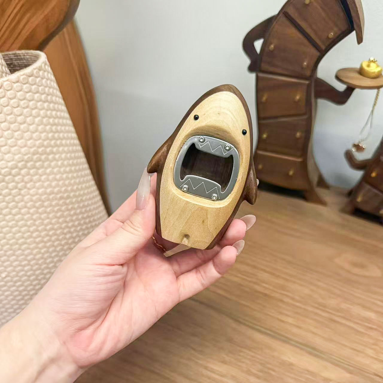 クリエイティブな木製サメ型栓抜き、かわいいビールキャップリム - Kitchen Gadgets For Men のレビューと価格