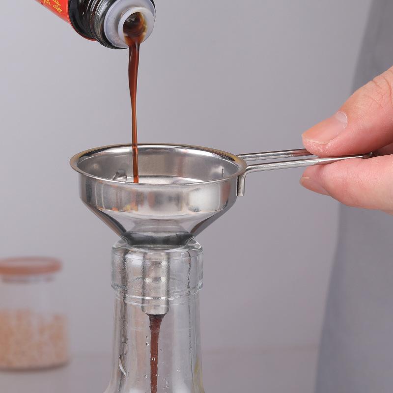 ステンレス鋼製ハンドル付き漏斗 小型金属漏斗 ボトル充填用  - Kitchen Gadgets Design のレビューと価格